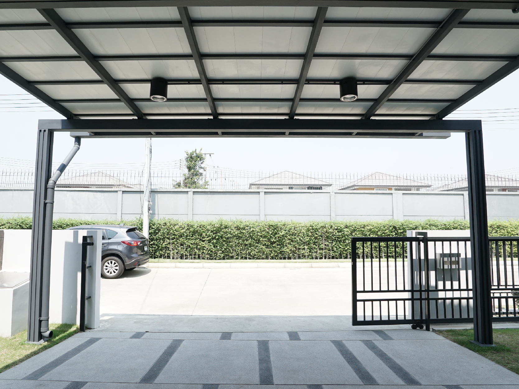 แจกไอเดีย 7 แบบหลังคาโรงรถหน้าบ้านและหลังคากันสาด | ROOVTECT