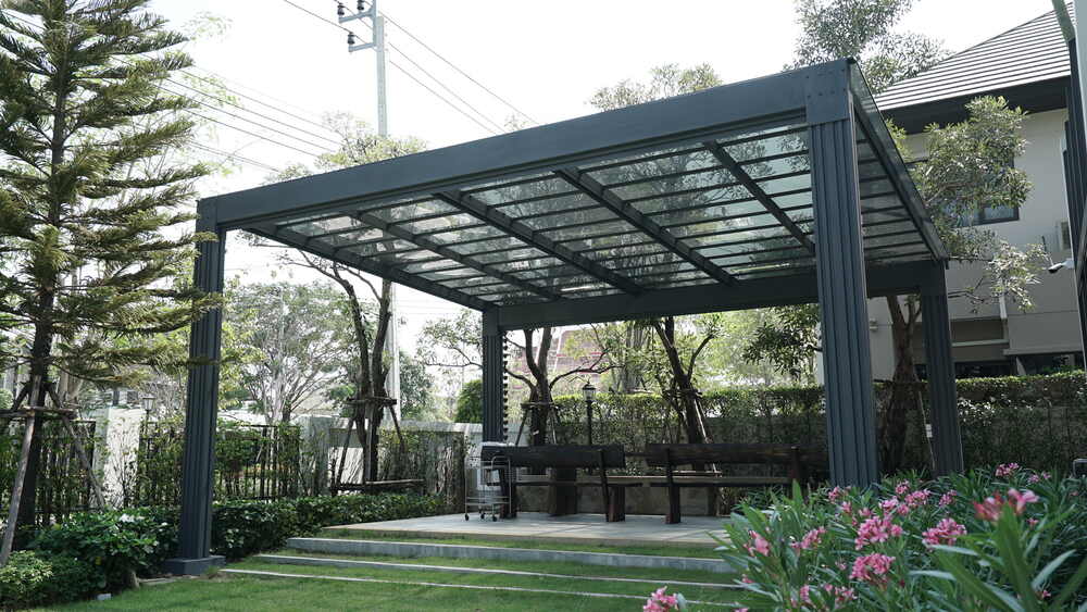 ต่อเติมกันสาดสวนข้างบ้านด้วยหลังคาอะคริลิก Shinkolite