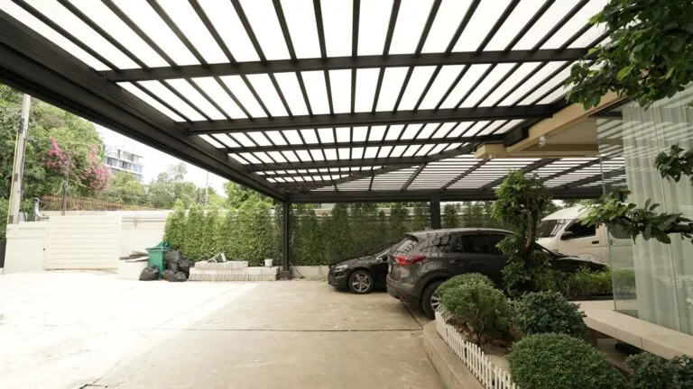 บ้านที่มีติดตั้งหลังคาโรงรถมากกว่า-3-ที่จอด-1