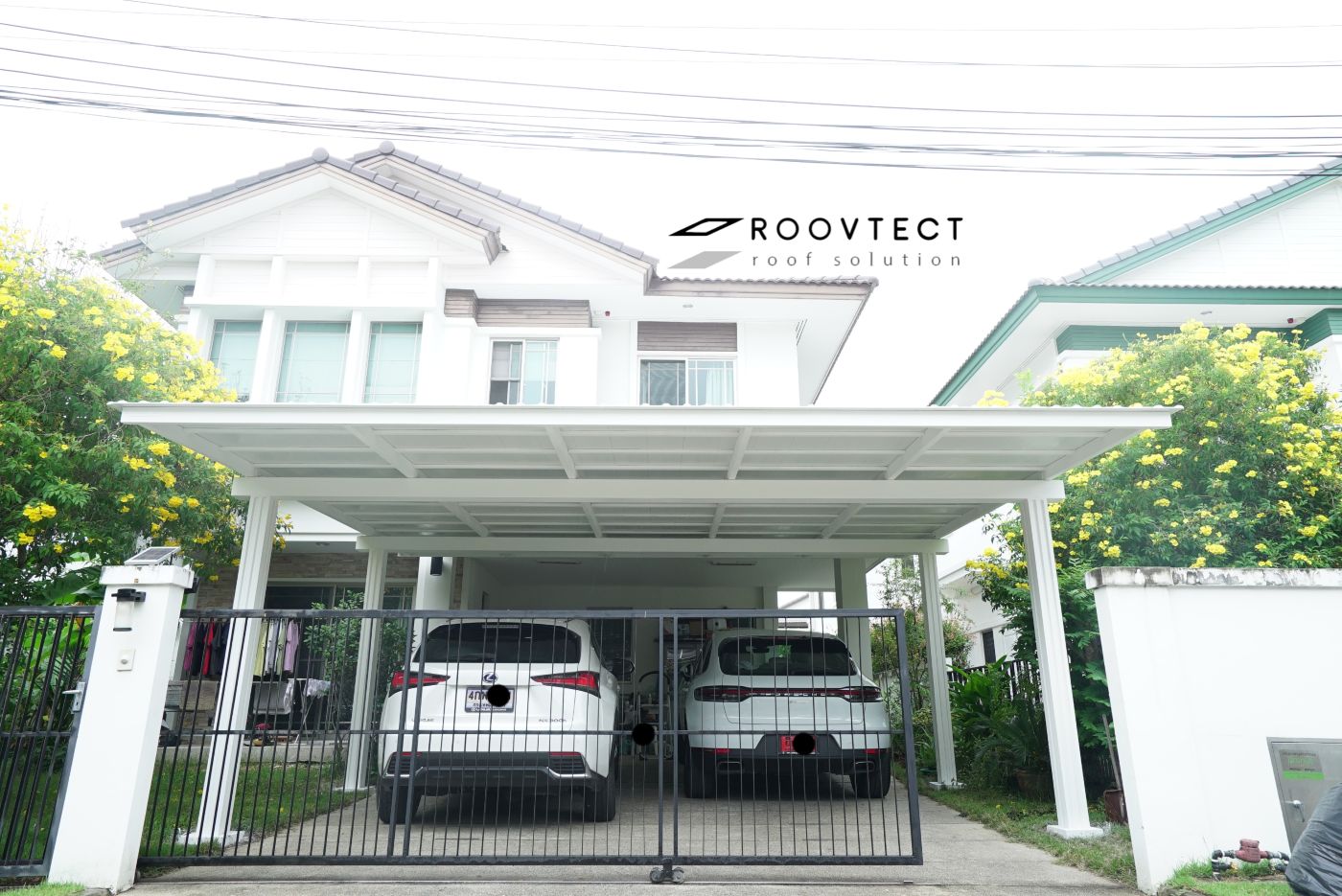ต่อเติมหลังคาหน้าบ้านงบ 100,000 บาท ด้วยหลังคาไวนิล