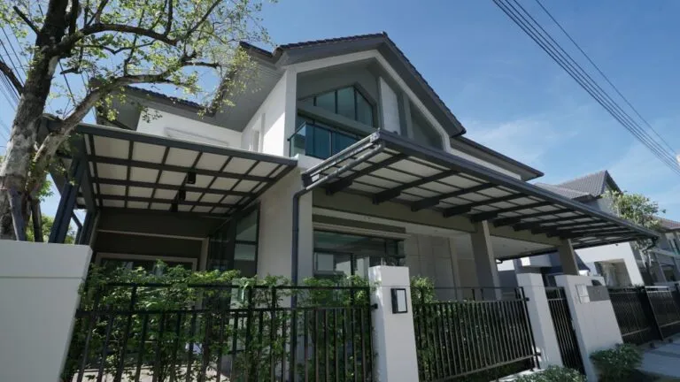 ตัวอย่างบ้านที่ต่อเติมหลังคาไวนิลท้องเรียบ-1