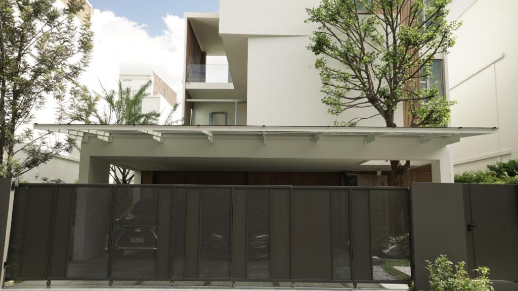 ต่อเติมหลังคาหน้าบ้านสไตล์ Contemporary 