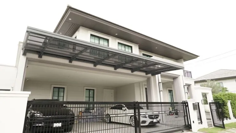 บ้านที่ต่อเติมหลังคารถแบบโปร่ง-ไม่ทำให้บ้านมืดหรือทึบ-1