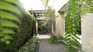 ไอเดียการทำหลังคาสวนข้างบ้านให้ใช้เป็นพื้นที่นั่งเล่นได้