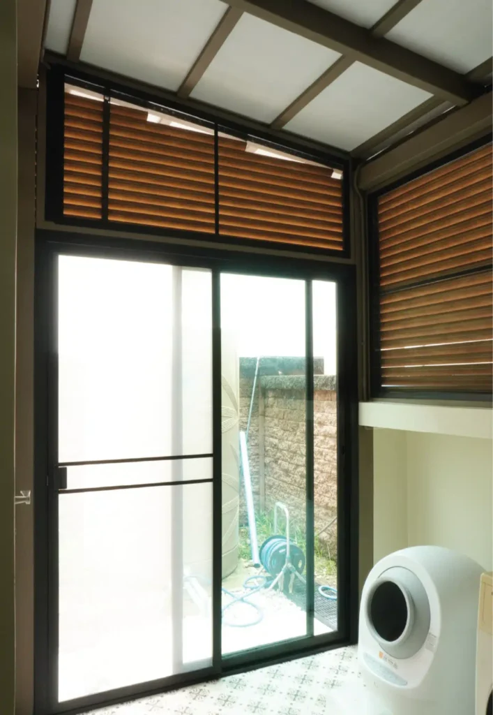 โรงจอดรถ - หลังคาอะคริลิค Shinkolite - Modern Contemporary