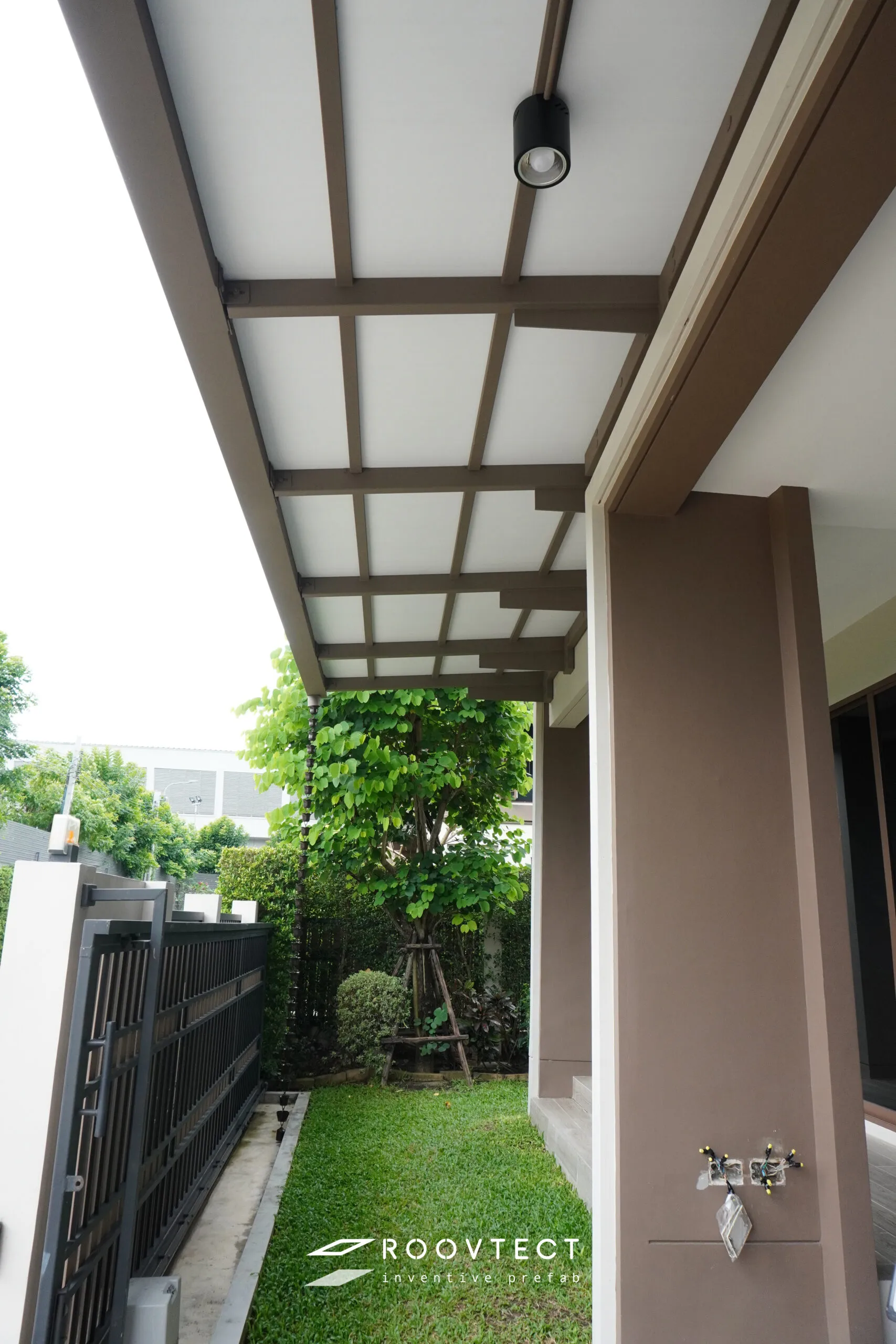 หลังคากันสาด - หลังคาทึบแสง - White PR7 - Modern - Modern i15 - ROOVTECT