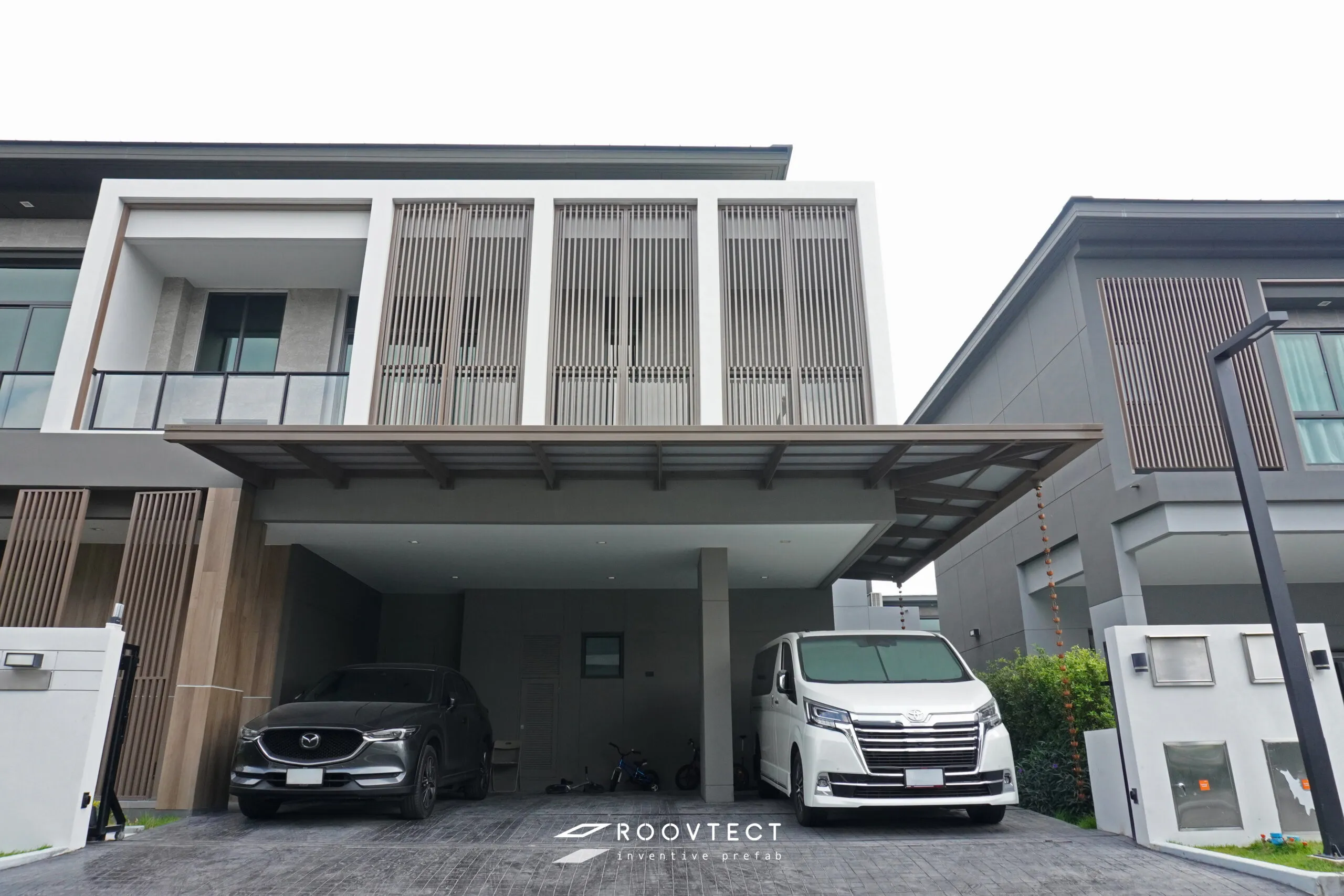 หลังคากันสาด - หลังคาทึบแสง - Grey PR6 - Modern - Modern i15 - ROOVTECT