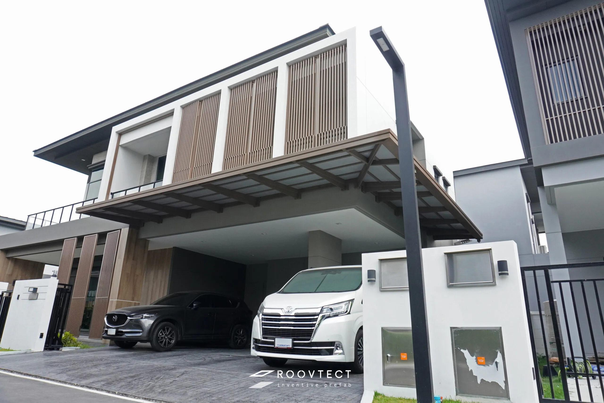 หลังคากันสาด - หลังคาทึบแสง - Grey PR6 - Modern - Modern i15 - ROOVTECT
