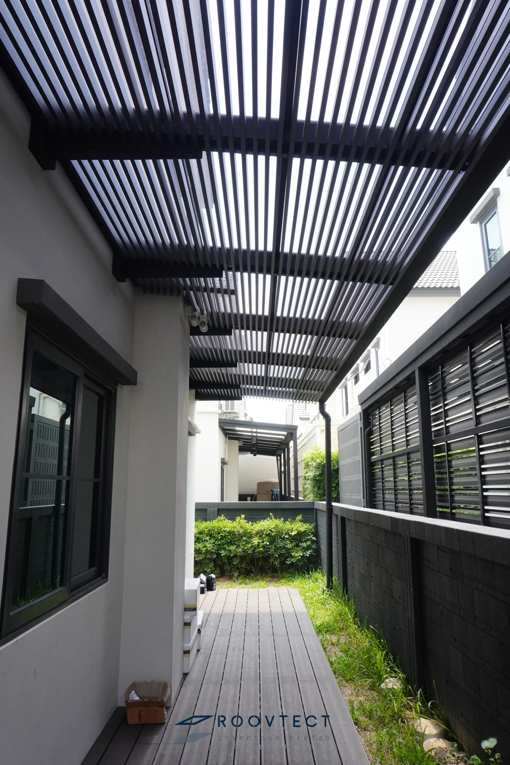 หลังคากันสาด - หลังคา Solid Polycarbonate - Ocean Grey - Modern - Modern i15 - ROOVTECT