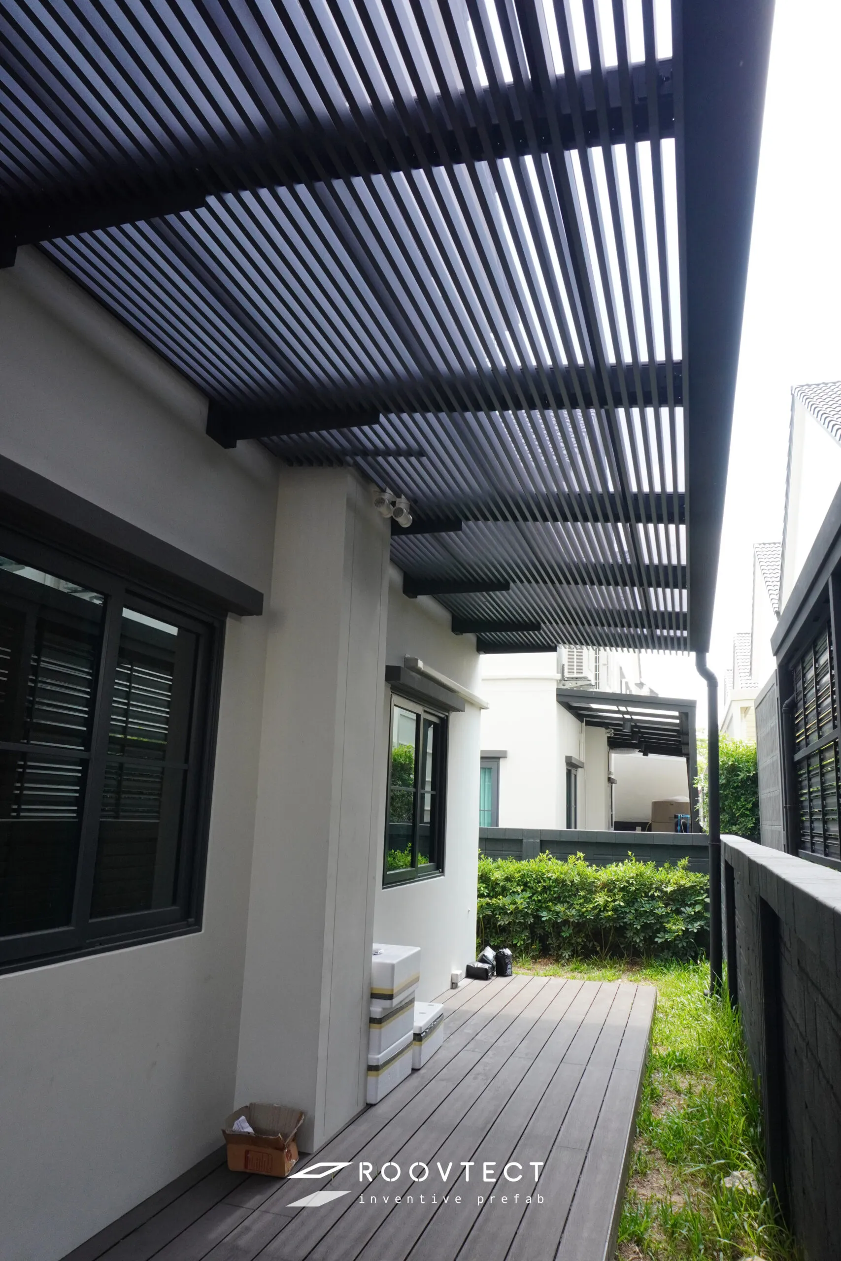 หลังคากันสาด - หลังคา Solid Polycarbonate - Ocean Grey - Modern - Modern i15 - ROOVTECT