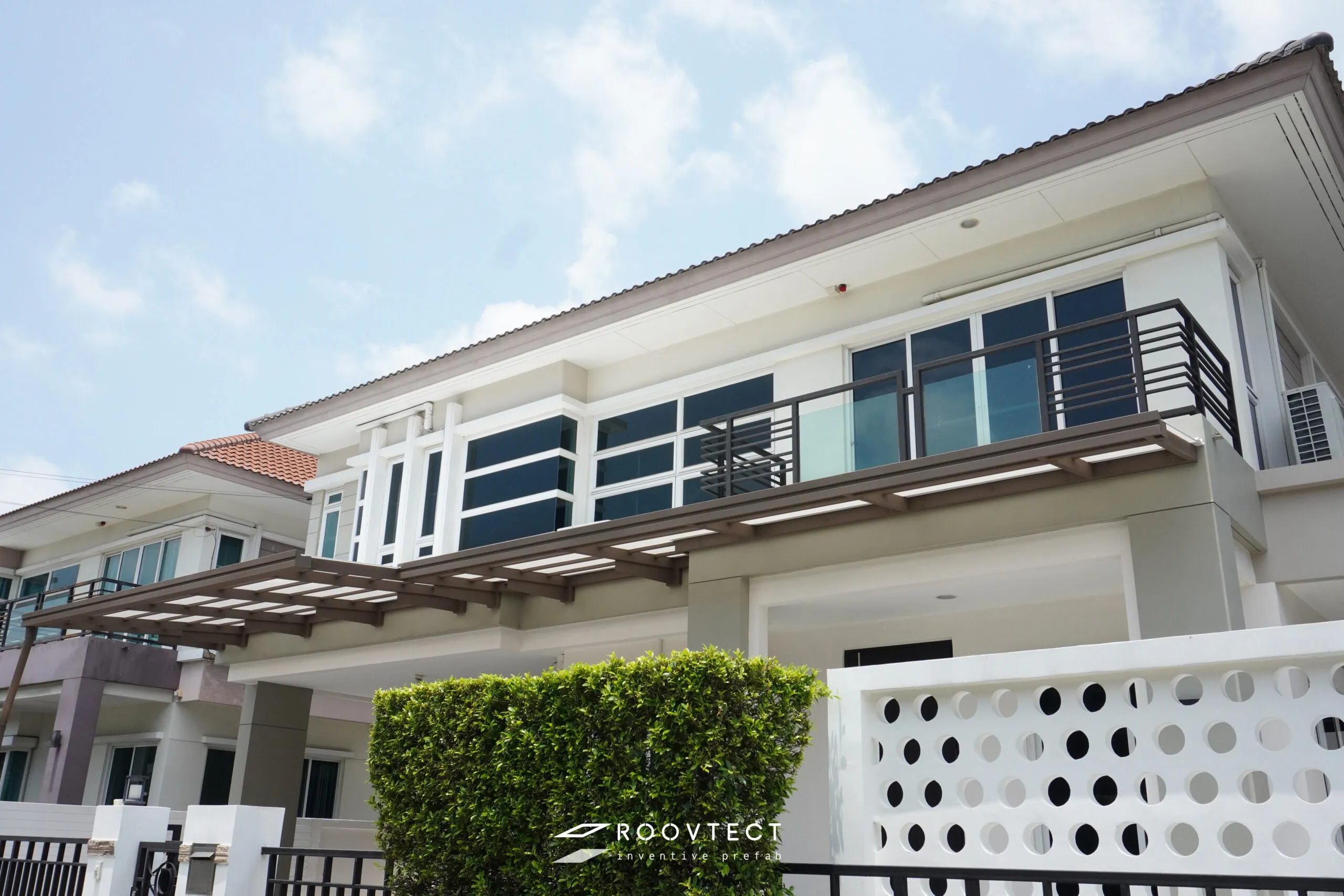 หลังคากันสาด - หลังคากึ่งทึบกึ่งโปร่ง - Pearl White (430) - Modern - Modern i15 - ROOVTECT