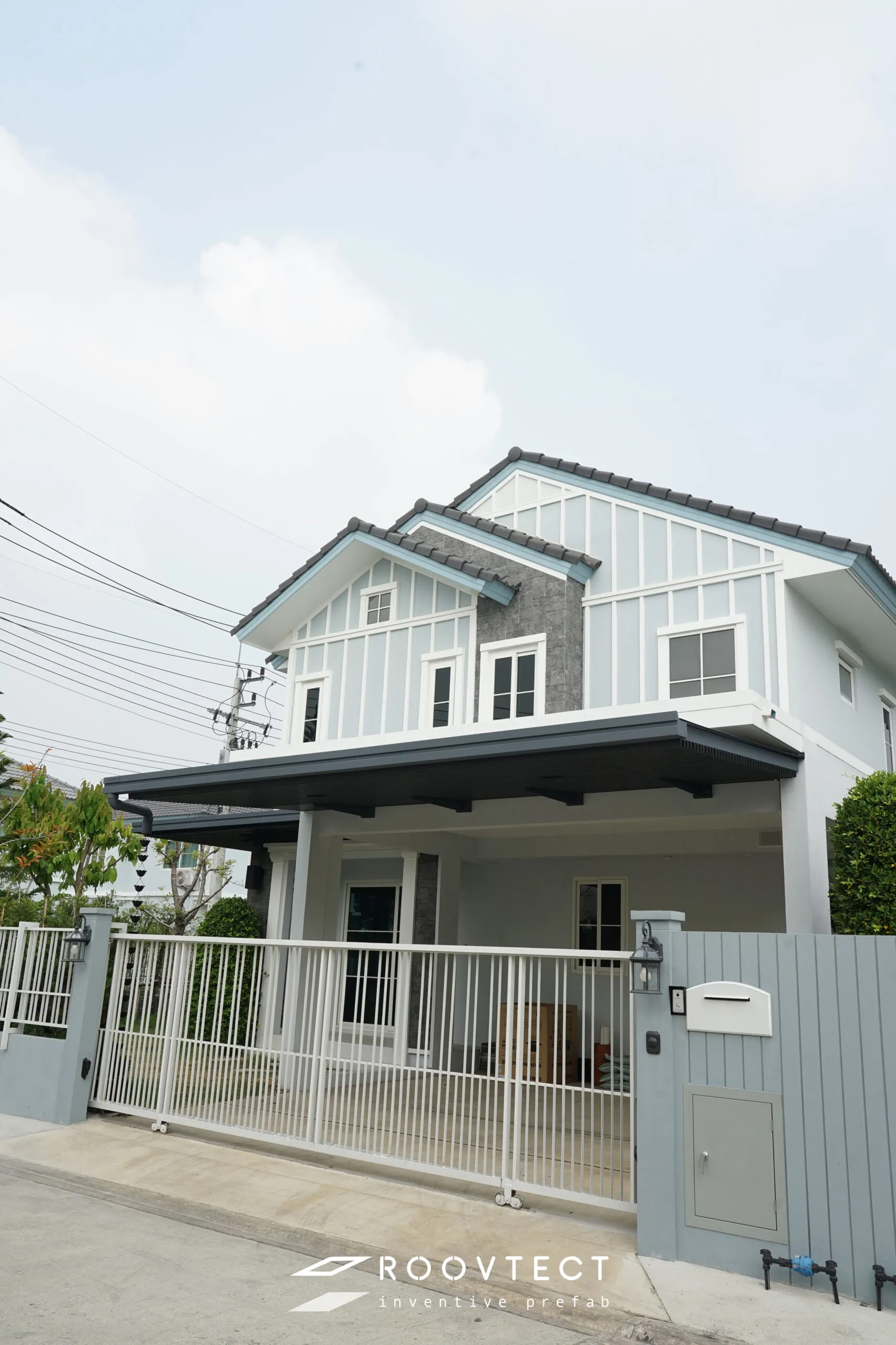 หลังคากันสาด - หลังคา Solid Polycarbonate - Ocean Grey - Modern - Modern i15 - ROOVTECT