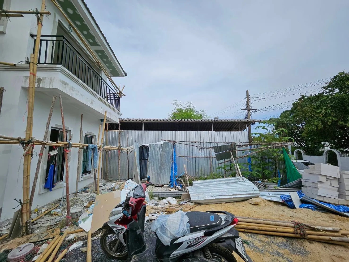 โรงจอดรถ - หลังคาทึบแสง - Grey PR6 - Modern - Modern i15 - ROOVTECT