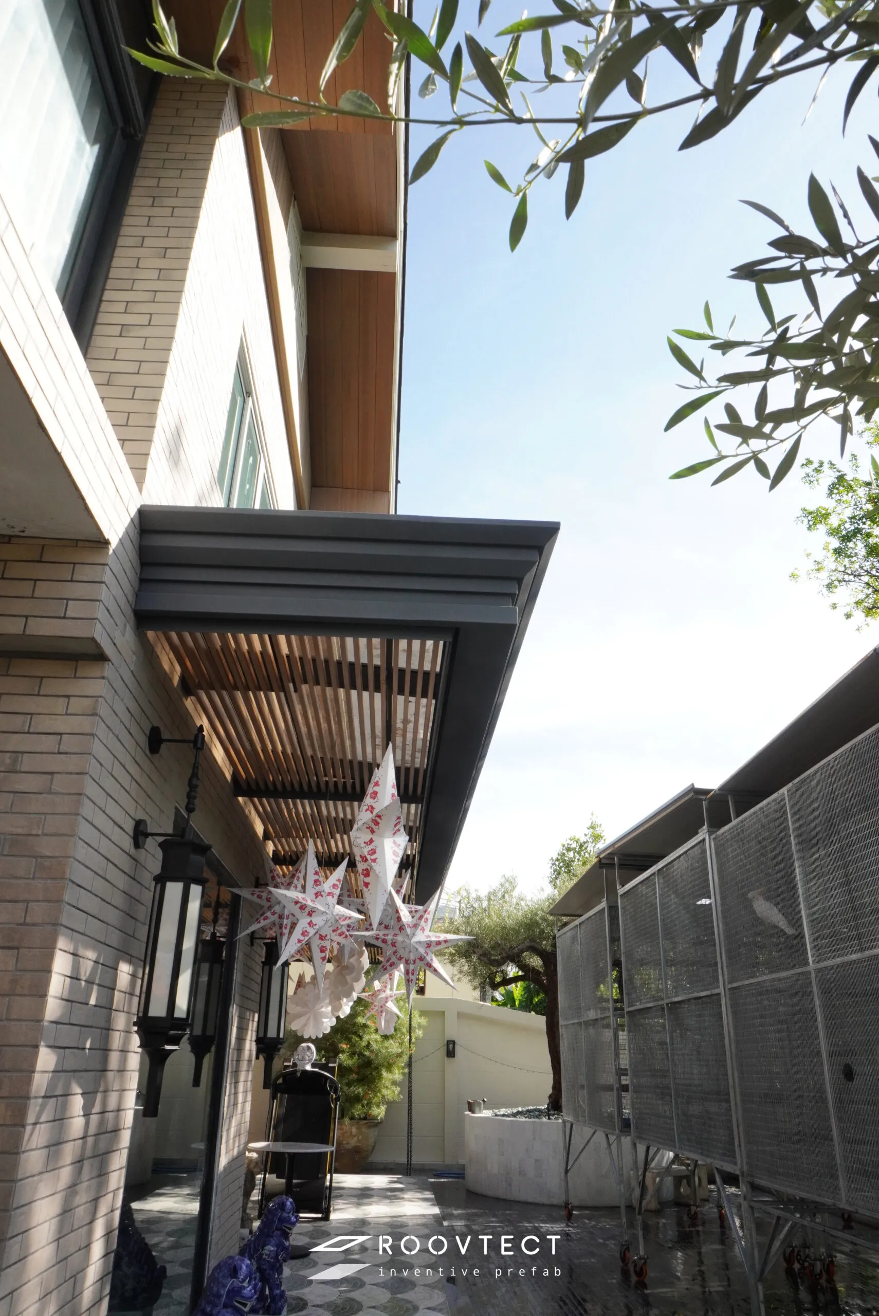 หลังคากันสาด - หลังคาอะคริลิค Shinkolite - Classic Brown (570) - Contemporary - Contemporary C35 - ROOVTECT